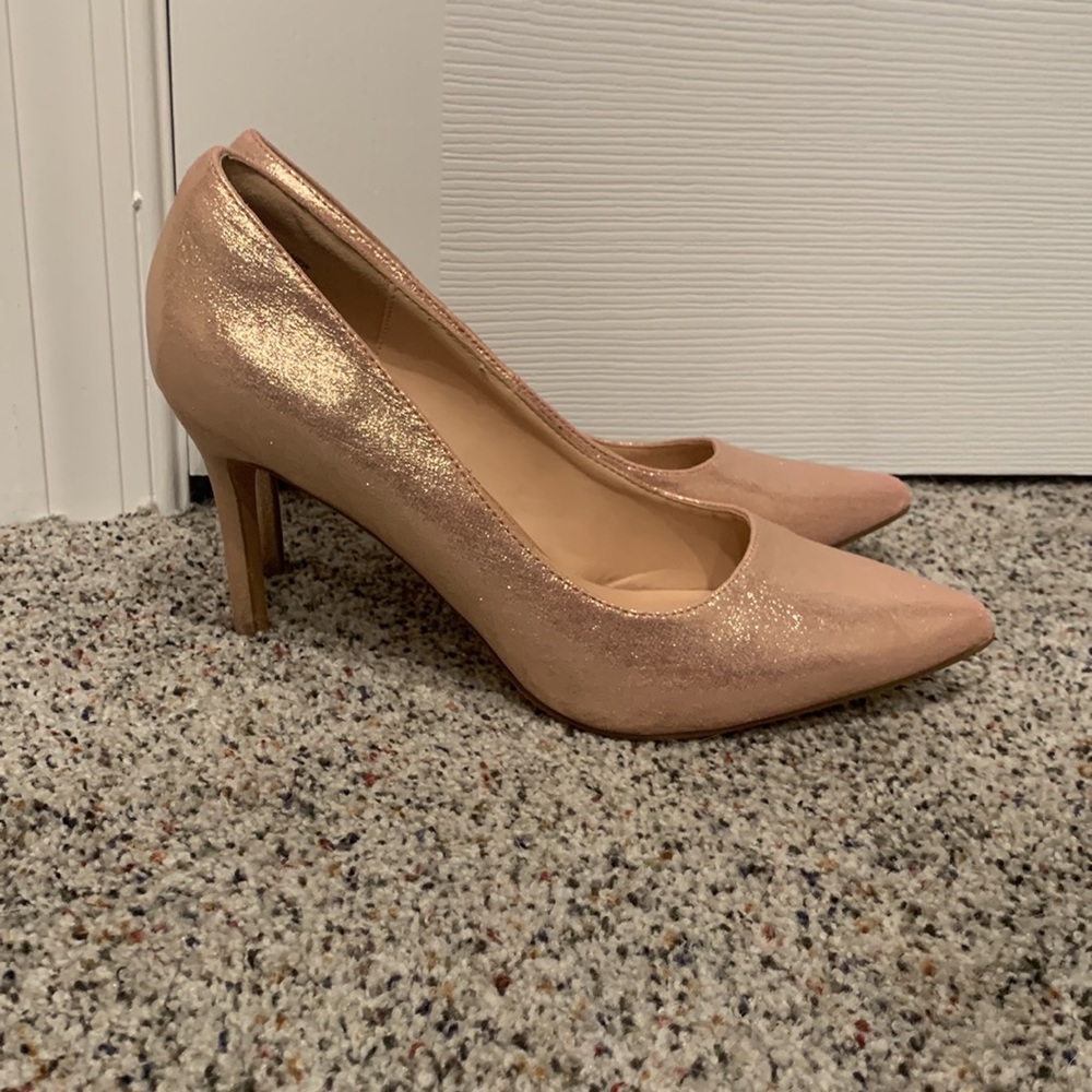 Closed Toe Women’s Sparkly Rose Gold, Size 10 Pumps - Picture 2 of 4